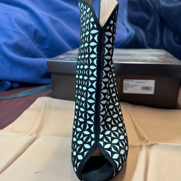Alaia Black & White suede laser-cut; peep-toe booties, size 39 great condition! - Picture 9 of 14